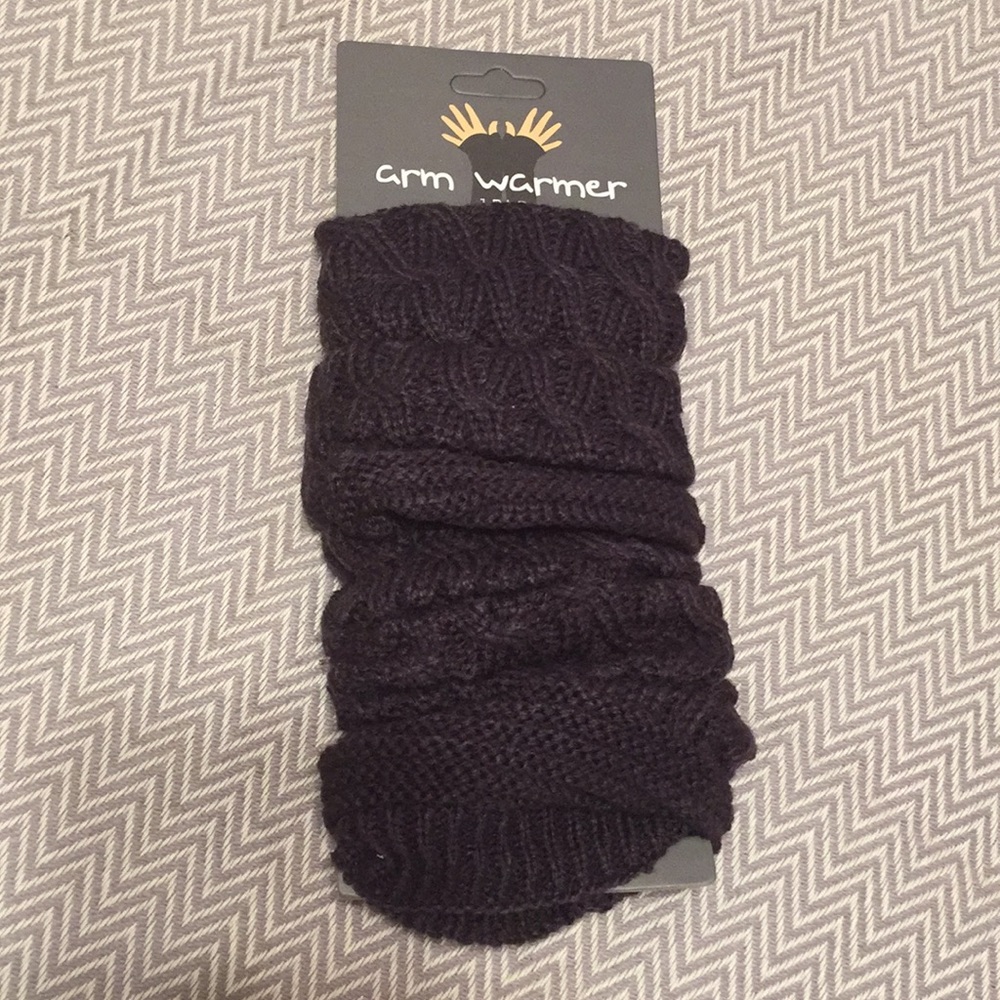 NWT. Rikka cable knit sweater arm warmers.